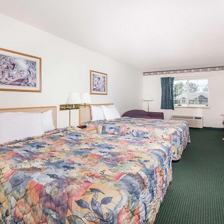 Super 8 By Wyndham Eagle River Extérieur photo