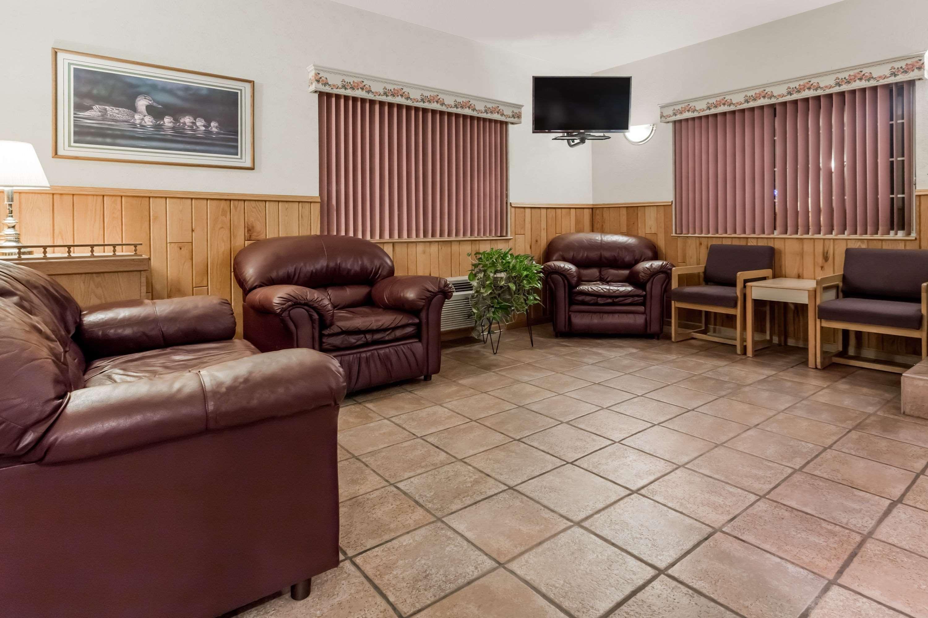 Super 8 By Wyndham Eagle River Extérieur photo