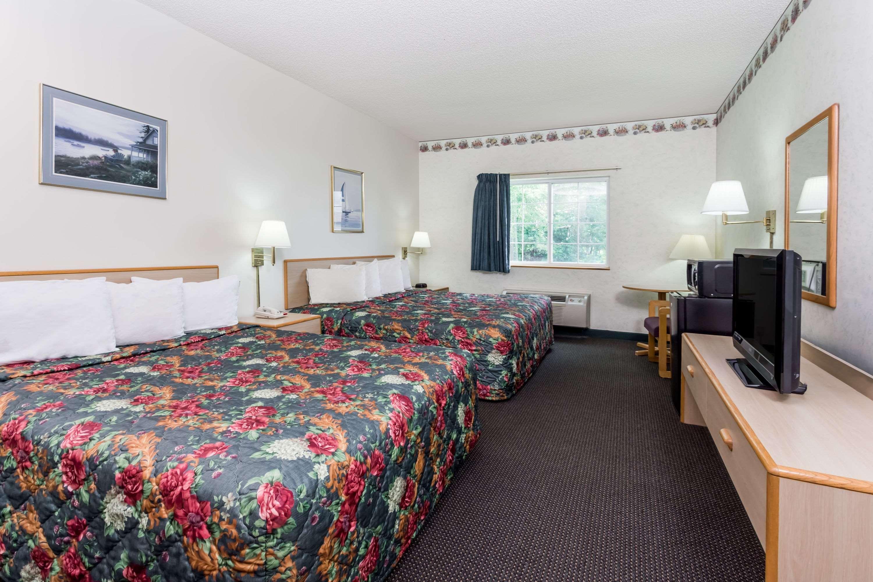 Super 8 By Wyndham Eagle River Extérieur photo