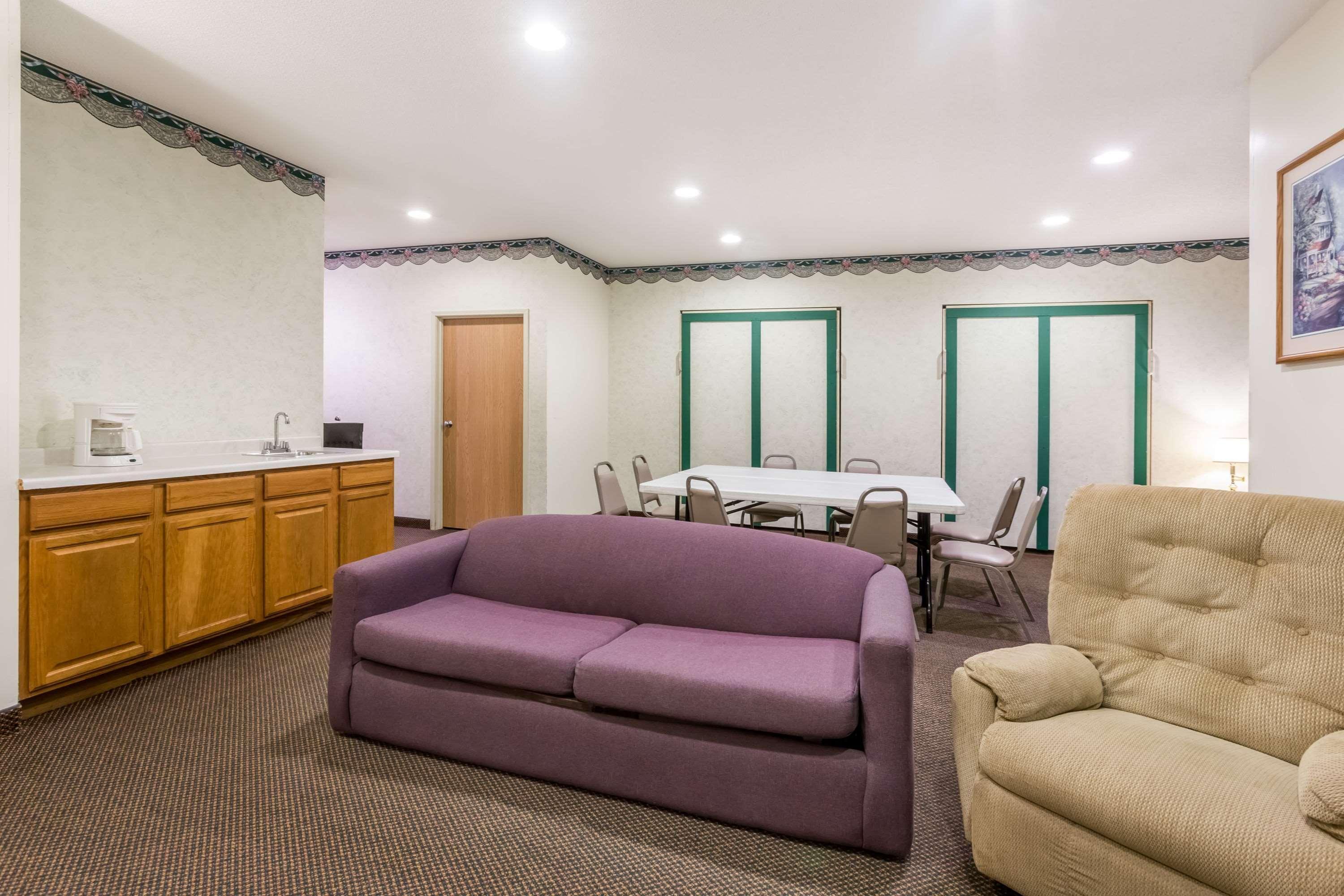 Super 8 By Wyndham Eagle River Extérieur photo