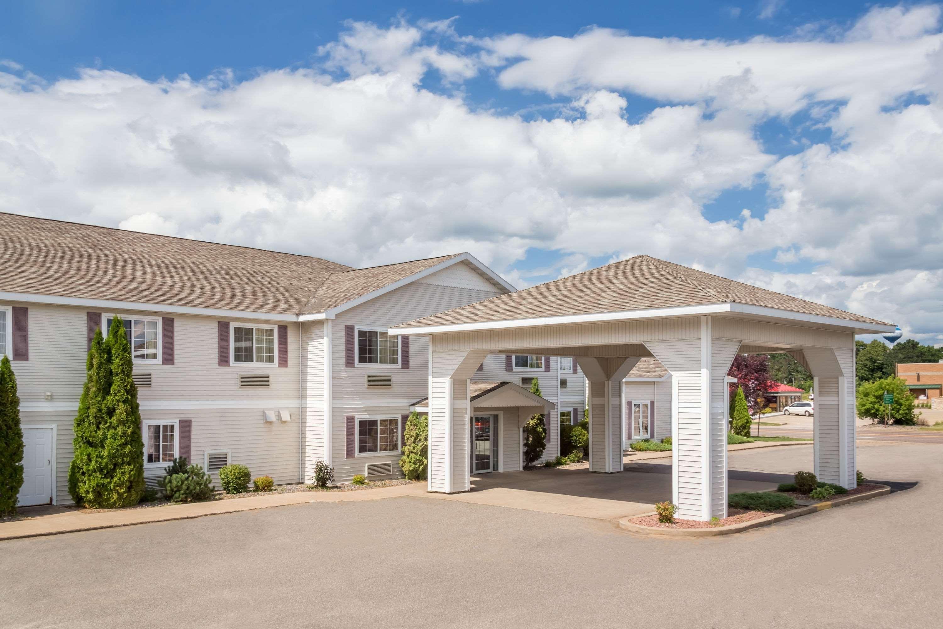 Super 8 By Wyndham Eagle River Extérieur photo