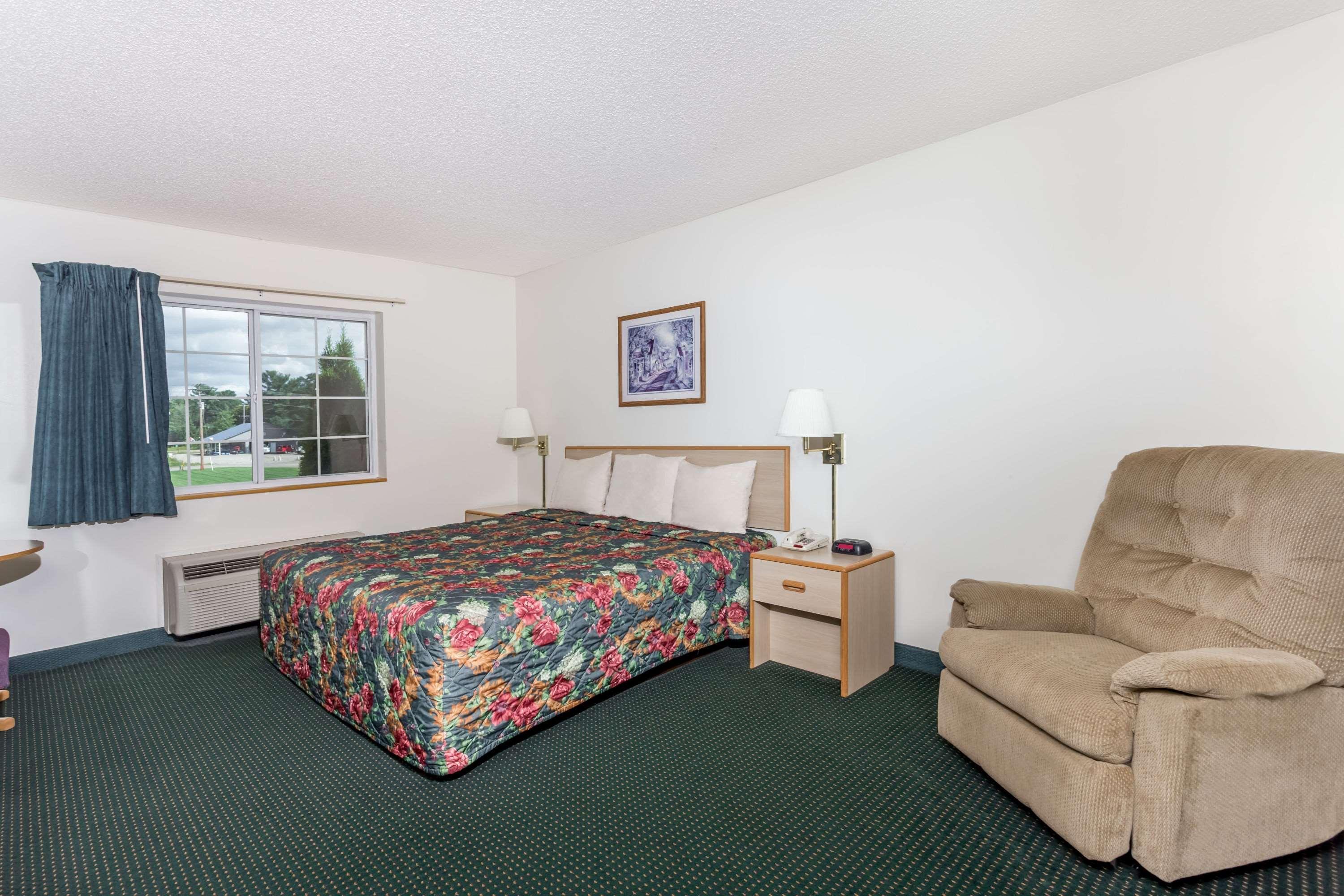 Super 8 By Wyndham Eagle River Extérieur photo