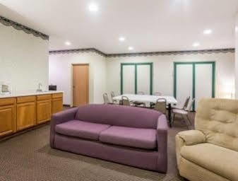 Super 8 By Wyndham Eagle River Extérieur photo