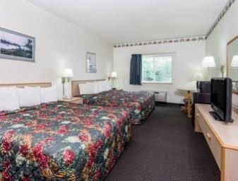 Super 8 By Wyndham Eagle River Extérieur photo