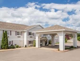 Super 8 By Wyndham Eagle River Extérieur photo